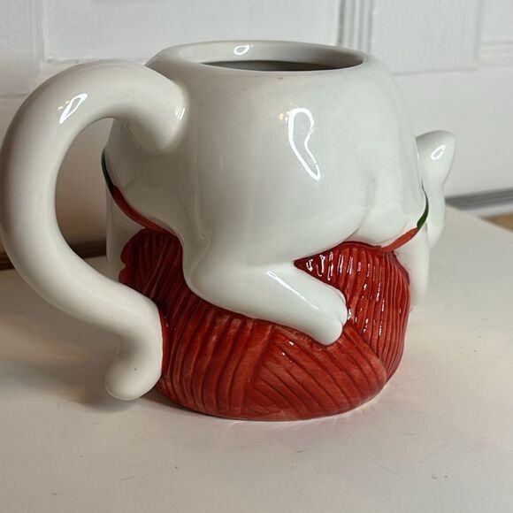 Wondershop White Ceramic Cat Coffee mug playing with yarn small 15oz - Picture 3 of 6